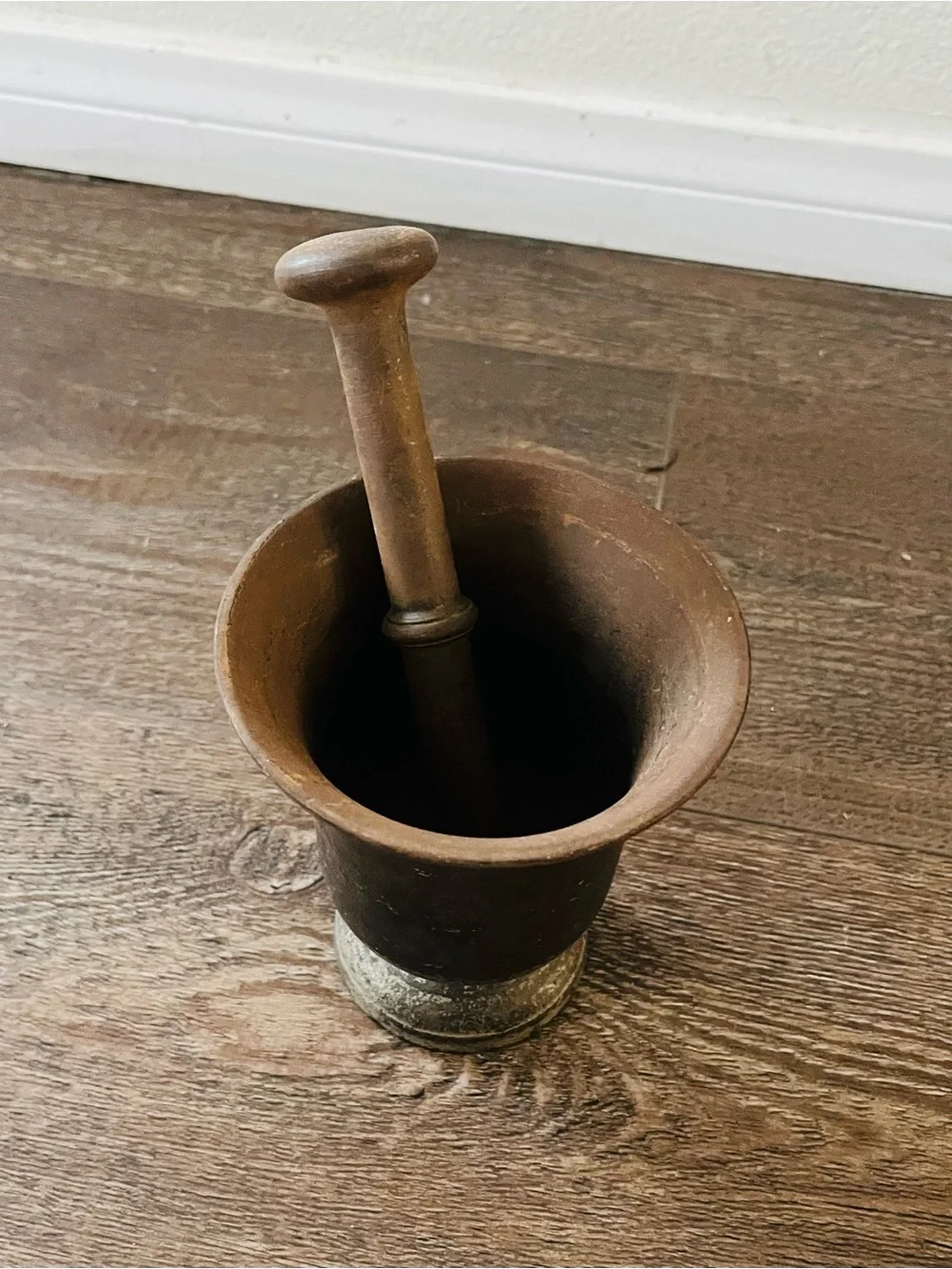 Rustic Brown Metal Mortar and Pestle - Home Kitchen